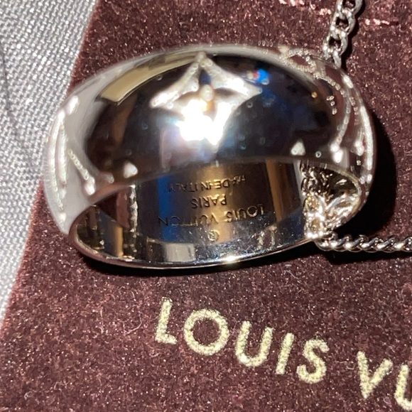 Preloved Louis Vuitton silver necklace unisex pristine condition full set. - Picture 3 of 8
